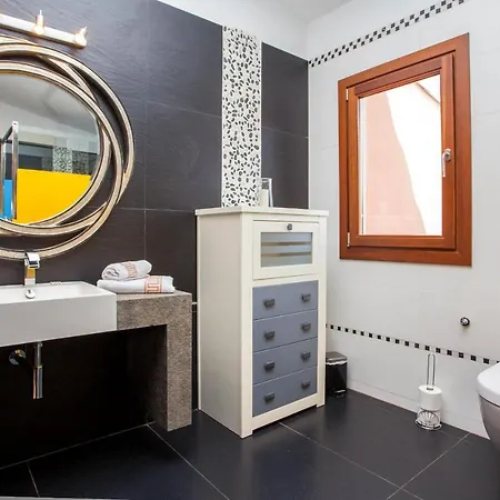 Sleeps 8 With Pool And Wifi *