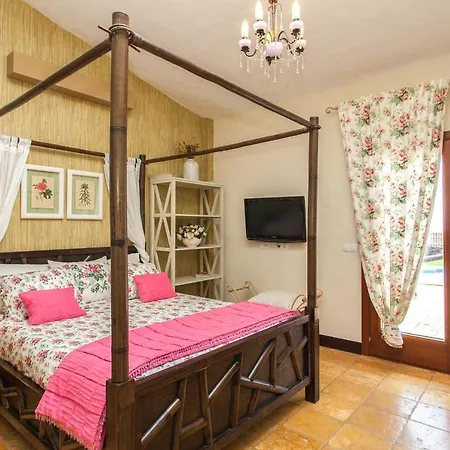Willa Sleeps 8 With Pool And Wifi