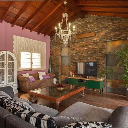 Sleeps 8 With Pool And Wifi Willa *