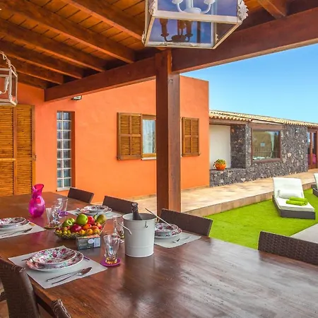 Villa Sleeps 8 With Pool And Wifi Tetir
