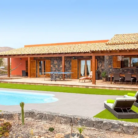 Sleeps 8 With Pool And Wifi Villa *